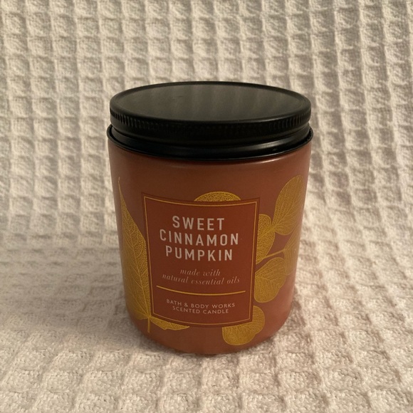 Bath & Body Works Sweet Cinnamon Pumpkin Scented Candle